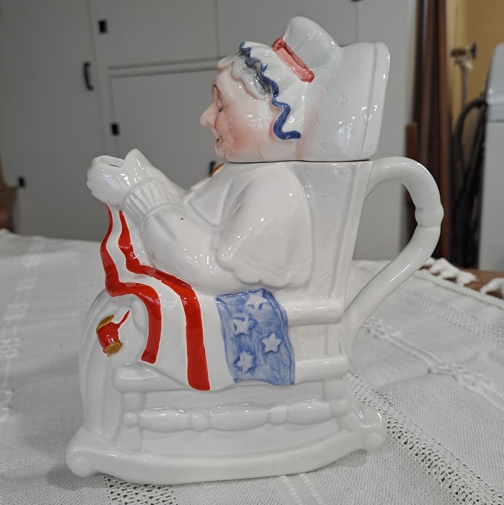Dept. 56 Collector's Teapot